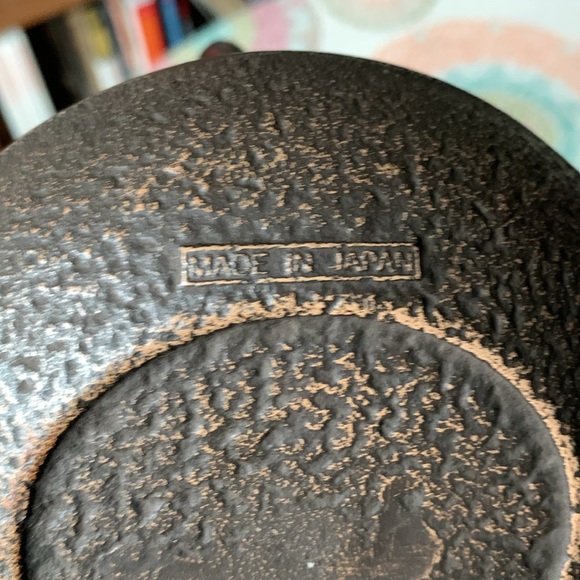 Japanese Tetsubin Cast Iron Teapot 20oz - Picture 9 of 12